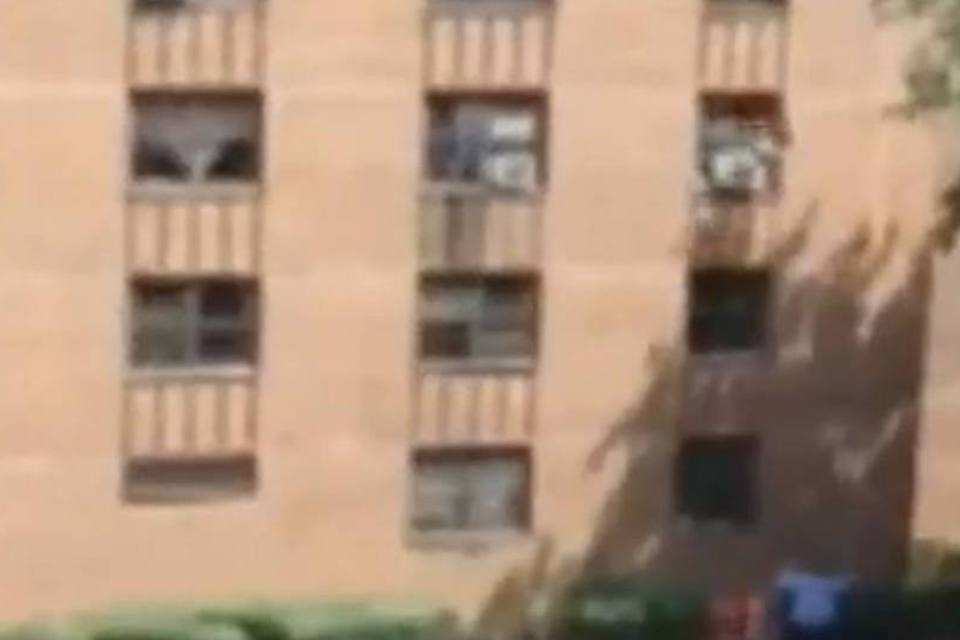 Homem salva menina que caiu de terceiro andar de prédio