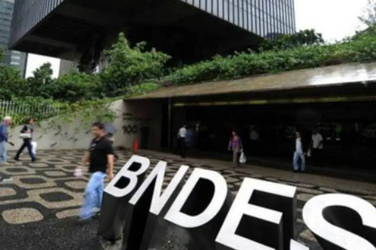 O BNDES informou, por meio de sua assessoria de imprensa, que o banco está funcionando normalmente. O acesso pela Avenida Chile, entretanto, foi fechado por medida preventiva de segurança (Vanderlei Almeida/AFP)
