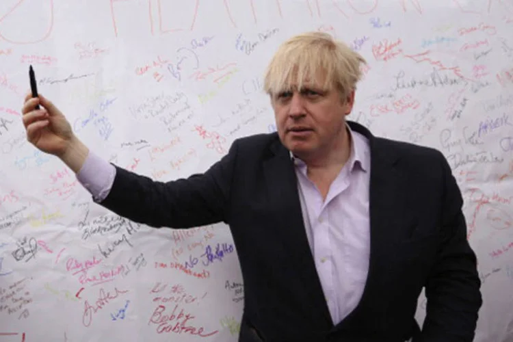 Boris Johnson em manifestação contra o Heathrow: ele defende o abandono de Heathrow, o maior aeroporto londrino e primeiro do mundo em tráfego internacional de passageiros, que começa a saturar-se e cujos vizinhos não queem que seja ampliado. (GettyImages)