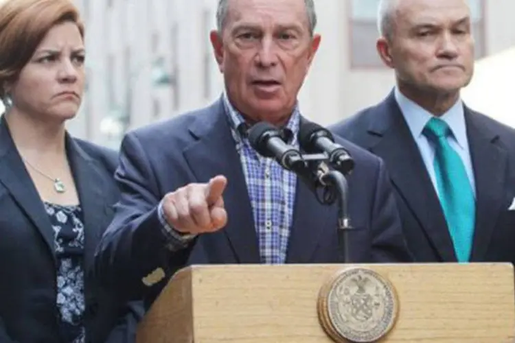 
	Michael Bloomberg, prefeito de Nova York (C), em coletiva de imprensa sobre o tiroteio que deixou dois mortos diante do Empire State
 (Mehdi Taamallah/AFP)