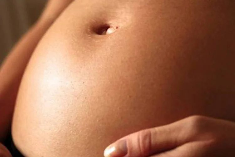 Mulher grávida: após analisar o documento por uma semana, o presidente, cujo cargo é principalmente representativo, protocolou a primeira lei do aborto do país (Wikimedia Commons)