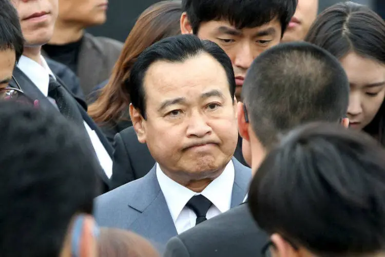 
	Lee Wan-koo: o n&uacute;mero dois do governo, designado diretamente pela presidente, p&ocirc;s seu cargo &agrave; disposi&ccedil;&atilde;o na &uacute;ltima ter&ccedil;a-feira
 (Park Chul-hong/Yonhap/Reuters)