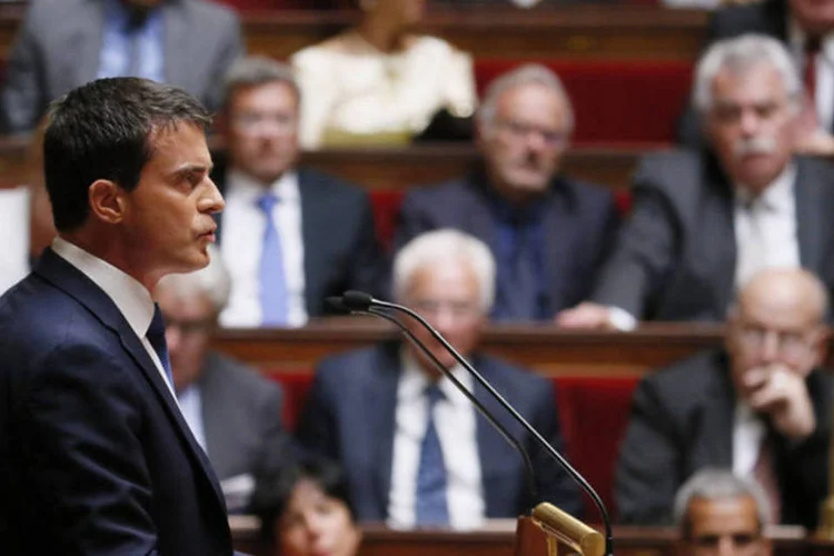 Primeiro-ministro da França, Manuel Valls, discursa na Assembleia Nacional, em Paris (Gonzalo Fuentes/Reuters)