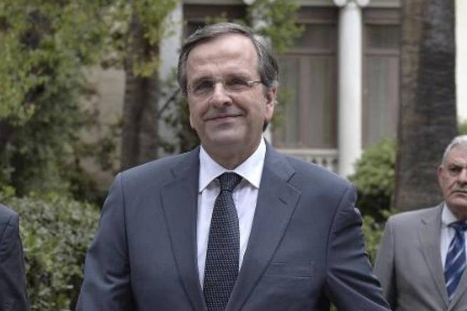 Premiê grego faz reforma para recuperar imagem do governo