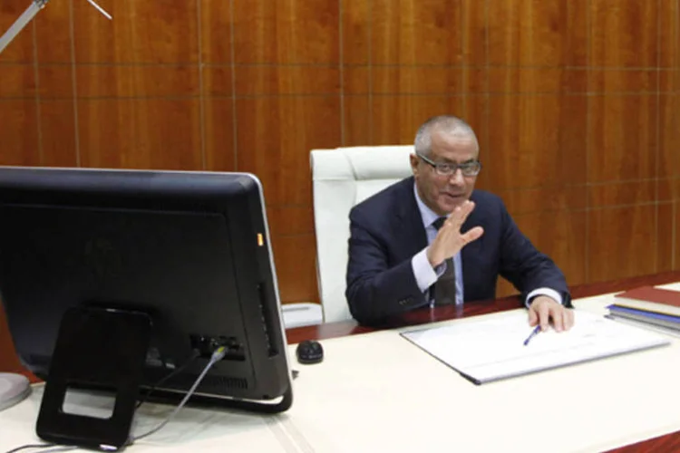 Ali Zeidan, primeiro-ministro da Líbia, durante uma entrevista com a Reuters em Trípoli, antes de ser deposto pelo Parlamento (Ismail Zitouny/Reuters)