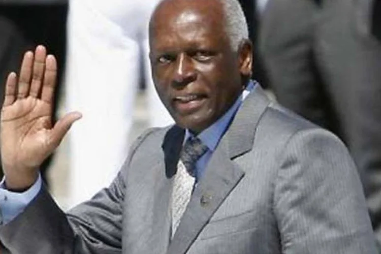 Santos, presidente de Angola: viagem a convite do presidente Lula (.)