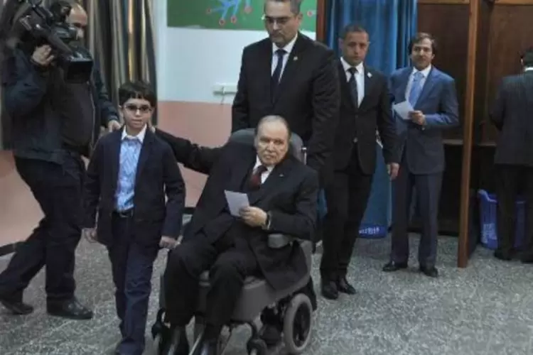 
	O presidente argelino Abdelaziz Buteflika: no poder desde 1999, o presidente recebeu mais de 81% dos votos na elei&ccedil;&atilde;o realizada no dia 17 de abril
 (Farouk Batiche/AFP)