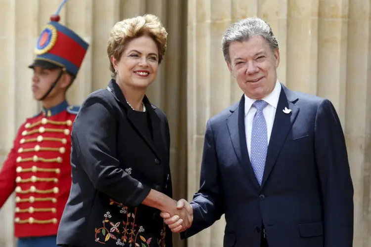 
	Dilma Rousseff e Juan Manuel Santos: al&eacute;m disso, Dilma disse ter transmitido ao colega colombiano o interesse em avan&ccedil;ar tamb&eacute;m em acordos para evitar a bitributa&ccedil;&atilde;o
 (Reuters / John Vizcaino)