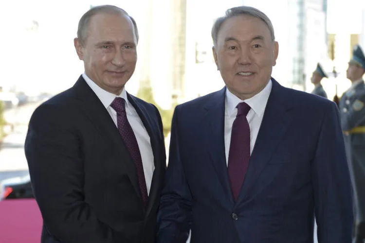 
	Presidente da R&uacute;ssia e do Cazaquist&atilde;o: as duas partes trocaram pontos de vista sobre a deteriora&ccedil;&atilde;o das rela&ccedil;&otilde;es entre R&uacute;ssia e Turquia
 (Reuters / Aleksey Nikolskyi)