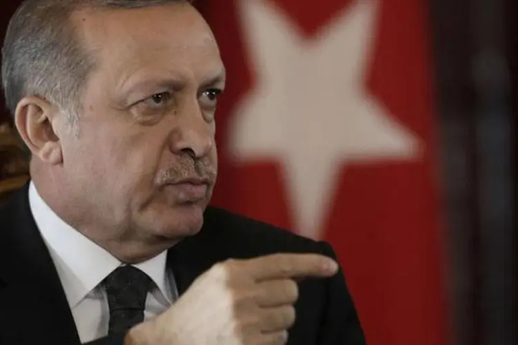 
	Tayyip Erdogan: ele acusa Gulen de engendrar, entre outras coisas, um esc&acirc;ndalo de corrup&ccedil;&atilde;o para desacredit&aacute;-lo e derrub&aacute;-lo
 (Ints Kalnins/Reuters)