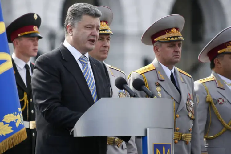 Presidente Poroshenko discursa em Dia da Independência da Ucrânia, no domingo (Gleb Garanich/Reuters)