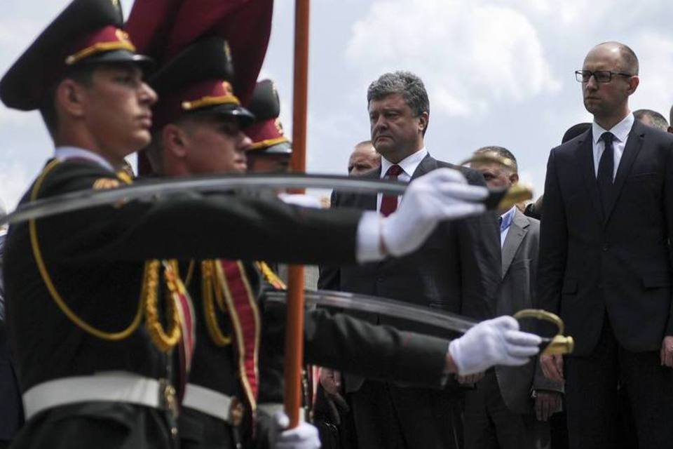 Presidente da Ucrânia pede ajuda a Merkel