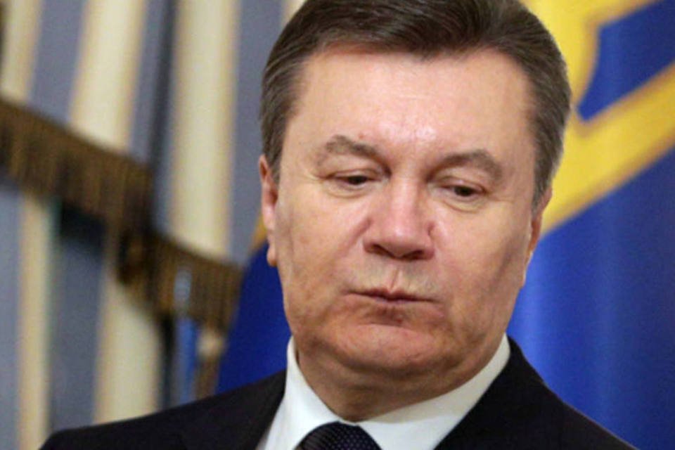 Presidente deposto da Ucrânia, Viktor Yanukovich, durante cerimônia de assinatura de um acordo de paz com manifestantes, mediado pelo União Europeia, em Kiev (Konstantin Chernichkin/Reuters)