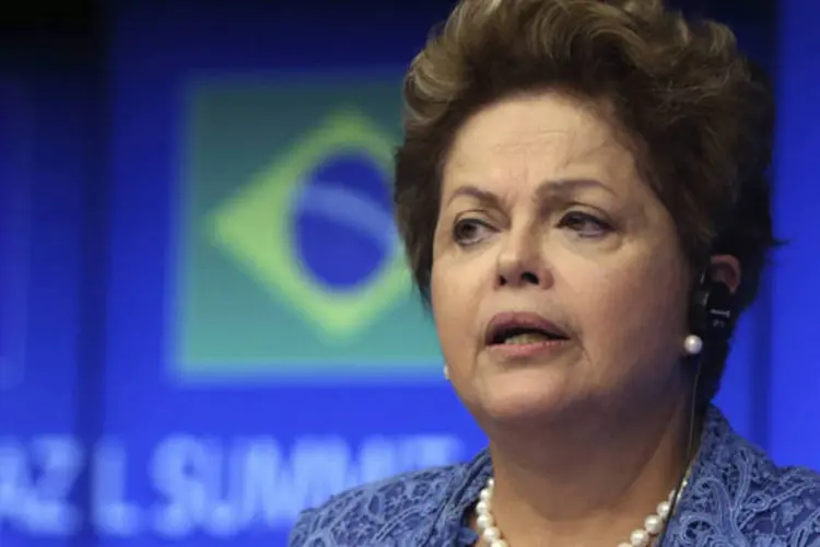 
	Dilma: em fevereiro, a presidente aparecia com 47%, contra 17% do tucano e 12% do ex-governador de Pernambuco
 (Francois Lenoir/Reuters)
