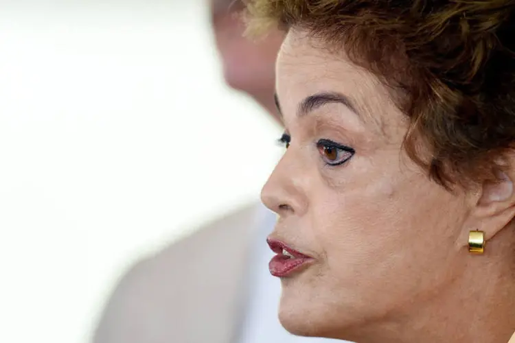 
	Dilma: &quot;o Brasil &eacute; um pa&iacute;s de dimens&otilde;es continentais e riquezas extraordin&aacute;rias, cuja defesa precisa ser aprimorada continuamente&quot;, afirmou
 (Evaristo Sa / AFP)