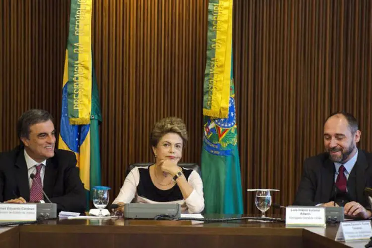 
	Dilma Rousseff se re&uacute;ne com juristas contra o impeachment: Dilma, negou a tese de conspira&ccedil;&atilde;o e afirmou que ela preferia manter a posi&ccedil;&atilde;o que sempre teve a respeito do aliado
 (Marcelo Camargo/ Agência Brasil)