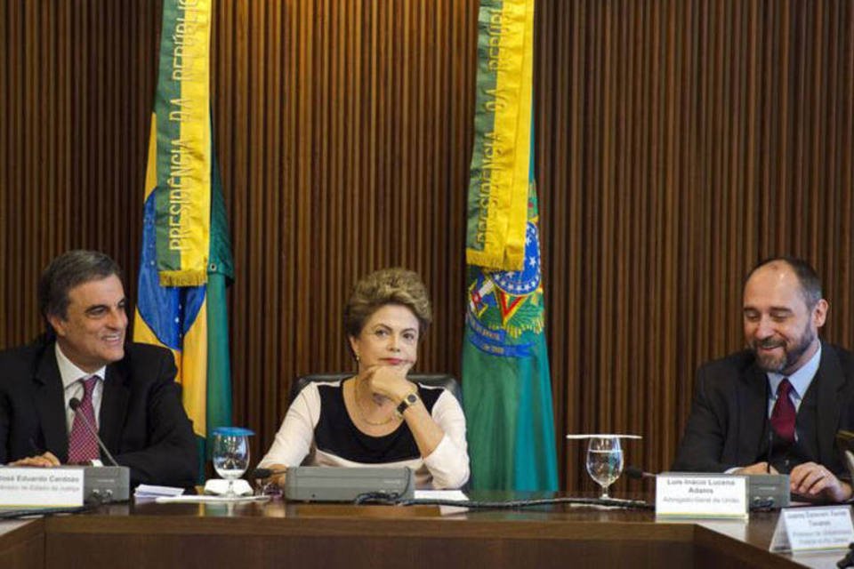 Não tenho porque desconfiar dele, diz Dilma sobre Temer