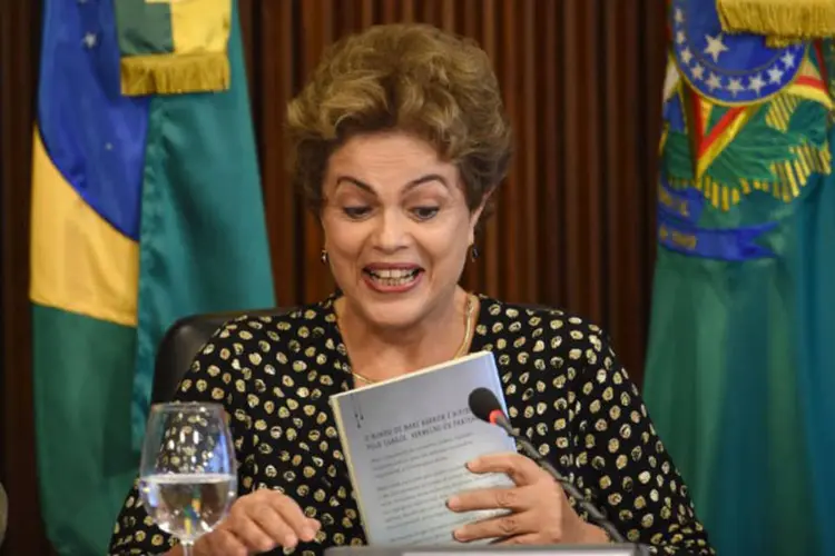 
	Dilma: Cunha confirmou novas sess&otilde;es na pr&oacute;xima segunda (21), ter&ccedil;a e quarta-feira, v&eacute;spera de feriado que geralmente esvazia a Casa
 (Evaristo Sá / AFP)