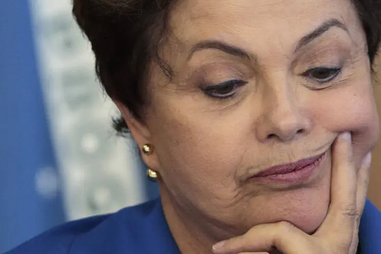 
	Dilma Rousseff: milh&otilde;es de d&oacute;lares em contratos da Petrobras foram para executivos, empreiteiras e partidos pol&iacute;ticos
 (Ueslei Marcelino/Reuters)