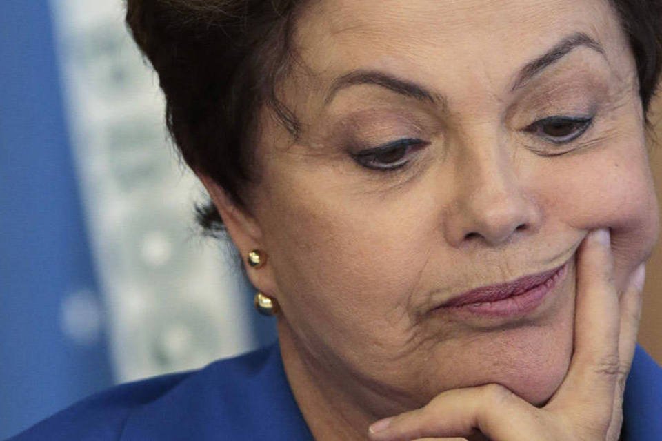Relatório paralelo da CPI da Petrobras deve citar Dilma