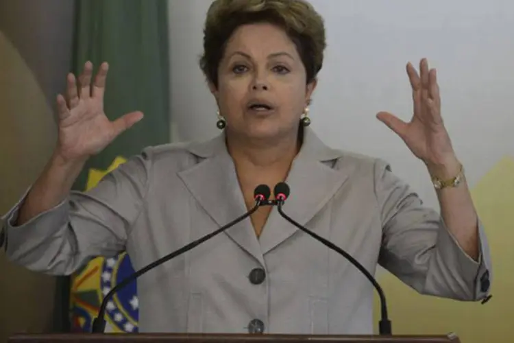 
	Dilma durante an&uacute;ncio do PAC2: governo quer abater da meta de super&aacute;vit prim&aacute;rio todos os investimentos do programa
 (Valter Campanato/Agência Brasil)