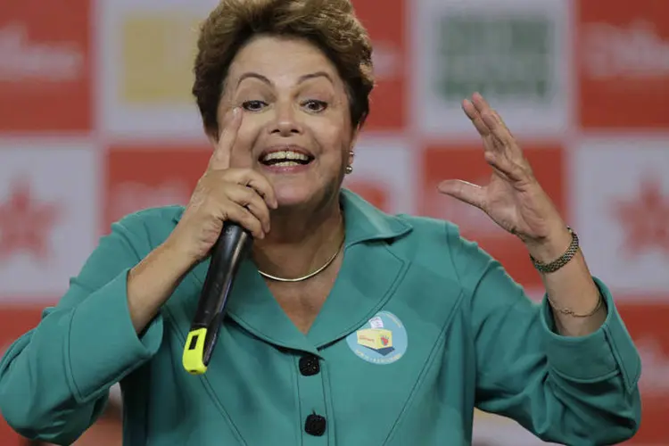 Presidente Dilma Rousseff, candidata à reeleição pelo PT em Brasília, durante encontro com representantes do movimento social (Ueslei Marcelino/Reuters)