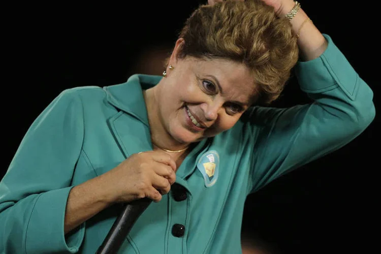 Presidente Dilma Rousseff (PT) durante um ato com movimentos sociais de apoio a sua candidatura, em Brasília (Ueslei Marcelino/Reuters)