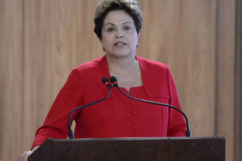 Não é hora de discutir ministério, afirma Dilma