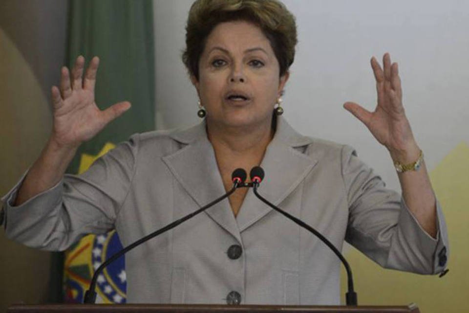 Emidio ataca PSDB e defende ações do governo na economia