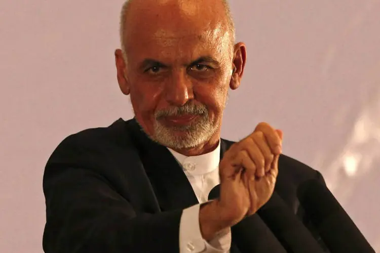 Presidente eleito afegão Ashraf Ghani durante discurso em Cabul nesta segunda-feira (Omar Sobhani/Reuters)