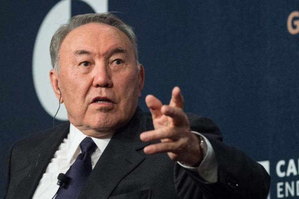 
	Nursultan Nazarbayev: &quot;Nosso objetivo &eacute; construir um mundo livre de armas nucleares, do v&iacute;rus da guerra e do conflito&quot;
 (Nicholas Kamm / AFP)