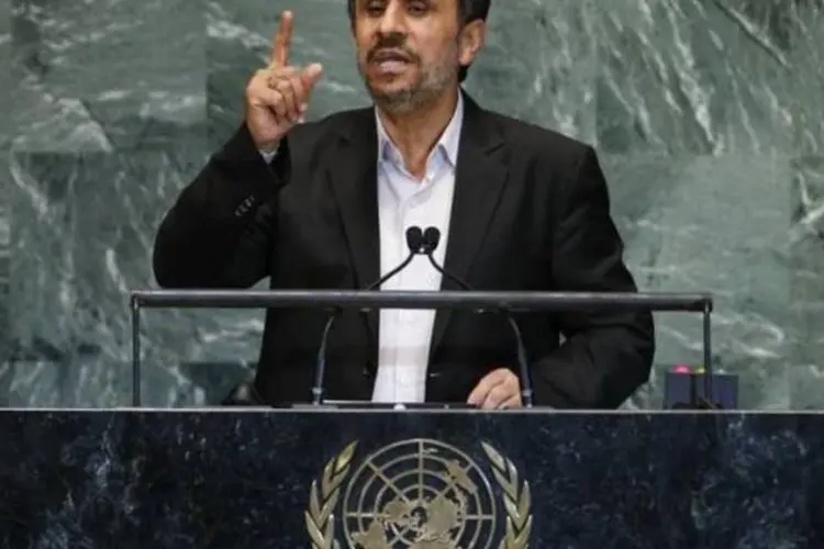 O presidente do Irã, Mahmoud Ahmadinejad, fala durante a 67ª Assembleia-Geral das Nações Unidas na sede da ONU em Nova York, nos Estados Unidos (Mike Segar/Reuters)
