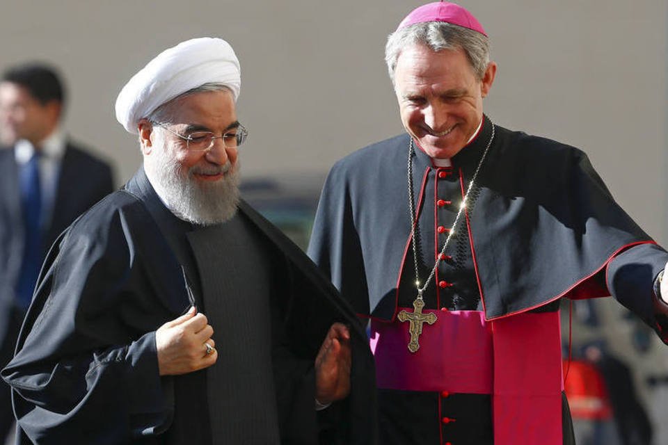 Presidente iraniano chega ao Vaticano para reunião com papa