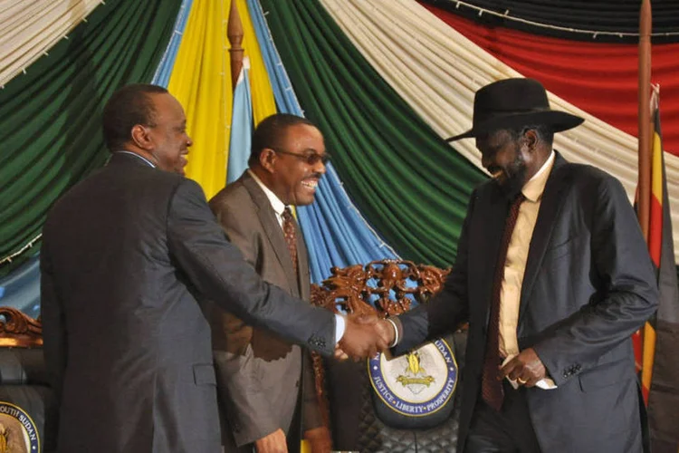 
	Salva Kiir: &quot;A paz que assinamos hoje cont&eacute;m tantas coisas que devemos rejeitar (...) Ignorar nossas reservas n&atilde;o seria do interesse de uma paz justa e duradoura&quot;
 (Reuters / Jok Solomun)