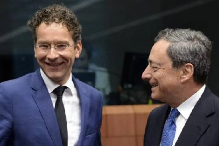 
	Presidente do Eurogrupo Jeroen Dijsselbloem e o presidente do Banco Central Europeu Mario Draghi
 (Thierry Charlier/AFP)