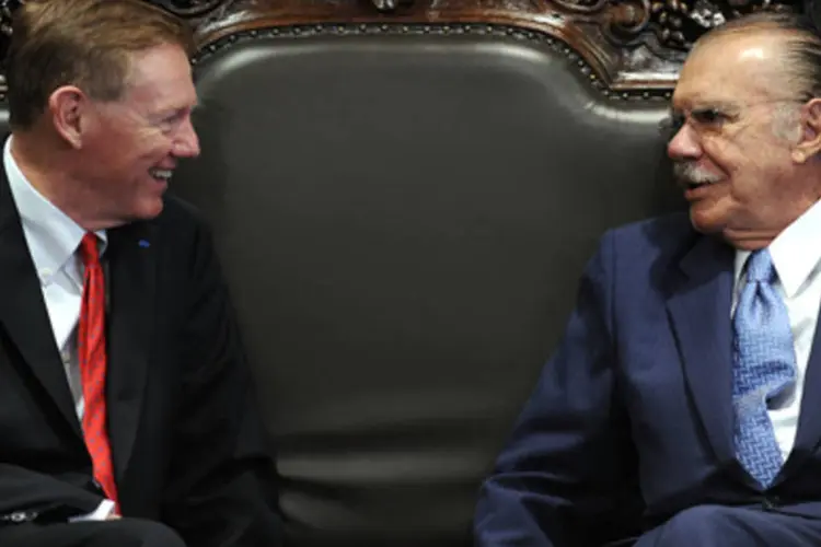 Presidente da Ford, Alan Mulally, encontra José Sarney no Senado (.)