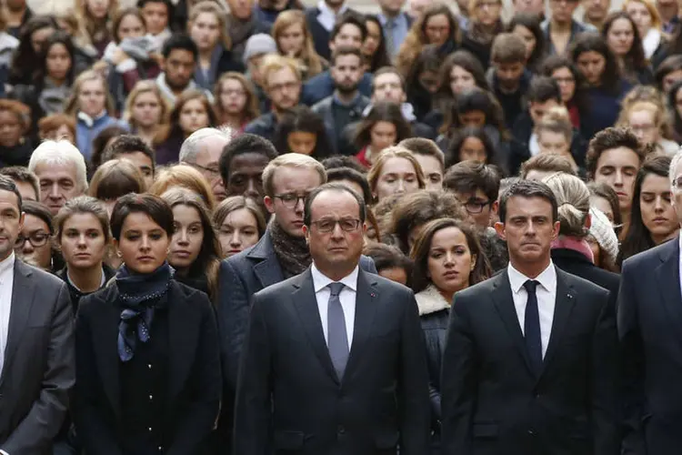 
	Fran&ccedil;ois Hollande: &quot;N&atilde;o cedam &agrave; tenta&ccedil;&atilde;o de revidar, n&atilde;o cedam ao medo e aos excessos&quot;
 (Guillaume Horcajuelo / Reuters)