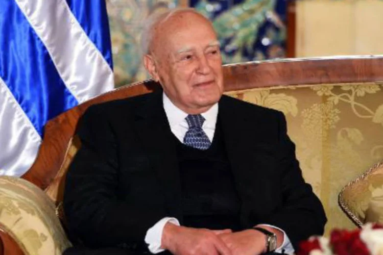 Carolos Papoulias, presidente da Grécia: sucessor era aguardado inicialmente para o primeiro trimestre de 2015 (Farouk Batiche/AFP)