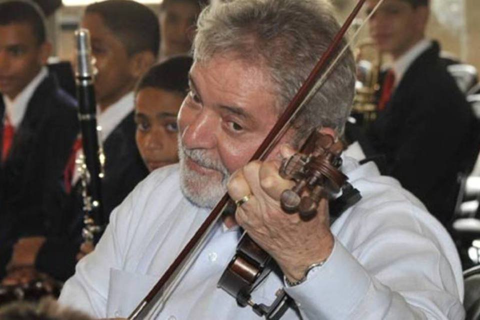 Dilma assumirá país com economia mais acelerada, diz Lula