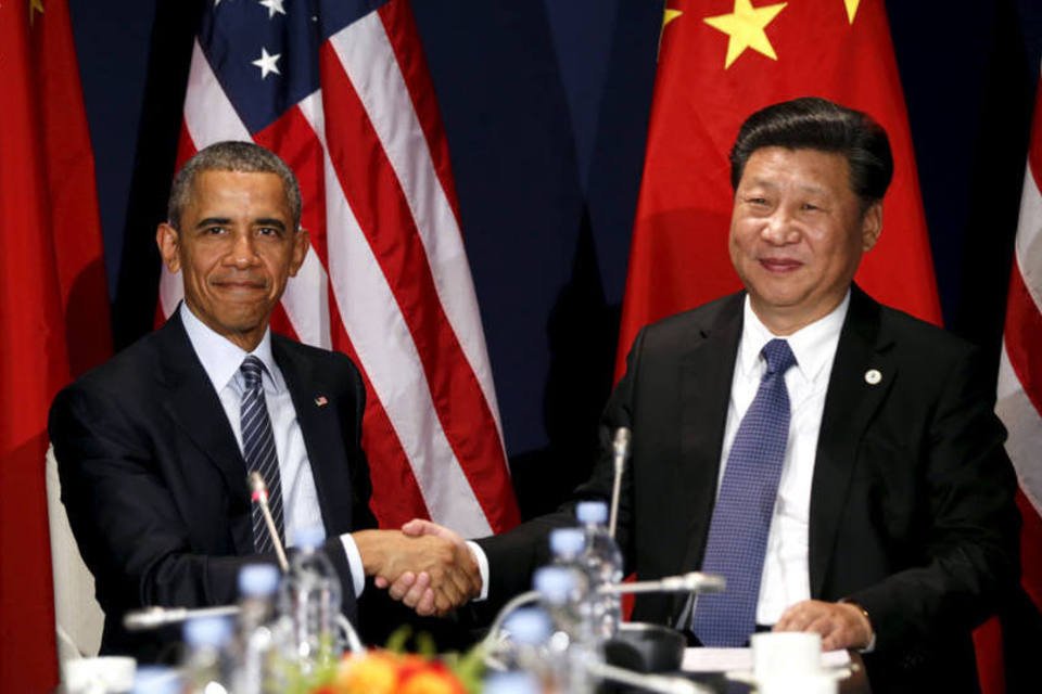 
	Barack Obama e Xi Jinping durante a COP21: os presidentes falaram sobre a import&acirc;ncia &quot;coordenar esfor&ccedil;os&quot; na c&uacute;pula de Paris
 (Kevin Lamarque/ Reuters)