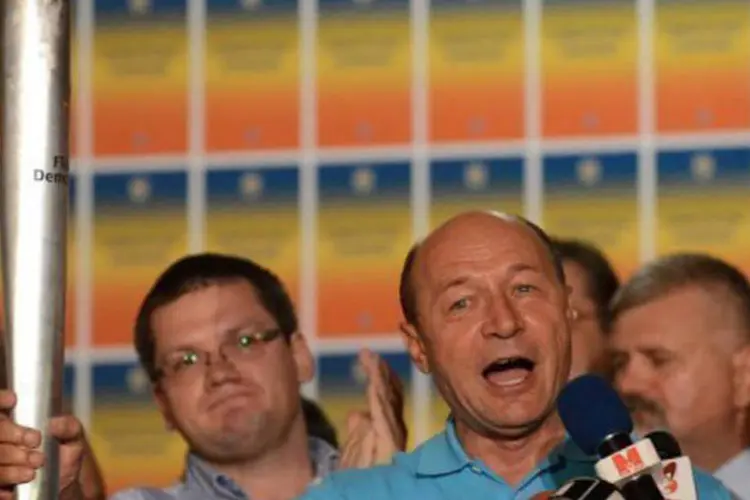 Traian Basescu: a briga entre Ponta e Basescu adiou as decisões políticas na Romênia, o segundo país mais pobre da UE, (Daniel Mihailescu/AFP)