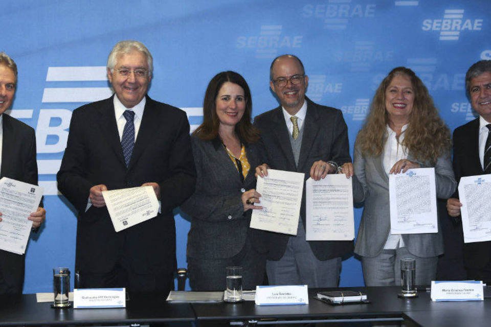 
	O presidente do Sebrae, Luiz Barretto, assinou conv&ecirc;nio de coopera&ccedil;&atilde;o com o vice-presidente do Bradesco, Domingos Figueiredo de Abreu
 (Milton Mansilha Luz)