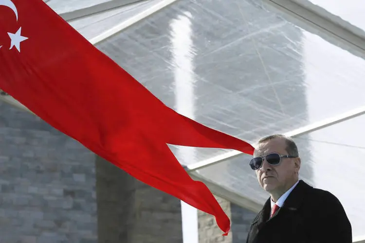 
	Erdogan: Ancara e Moscou mant&ecirc;m tensas rela&ccedil;&otilde;es desde que as For&ccedil;as A&eacute;reas turcas derrubaram um ca&ccedil;a russo na fronteira da S&iacute;ria
 (Kayhan Ozer / Reuters)