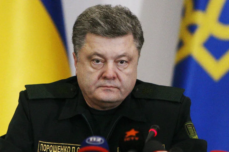
	Petro Poroshenko: presidente insistiu que a proposta ucraniana para reduzir a tens&atilde;o e garantir uma paz s&oacute;lida &eacute; a mobiliza&ccedil;&atilde;o de for&ccedil;as de paz
 (Valentyn Ogirenko/Reuters)