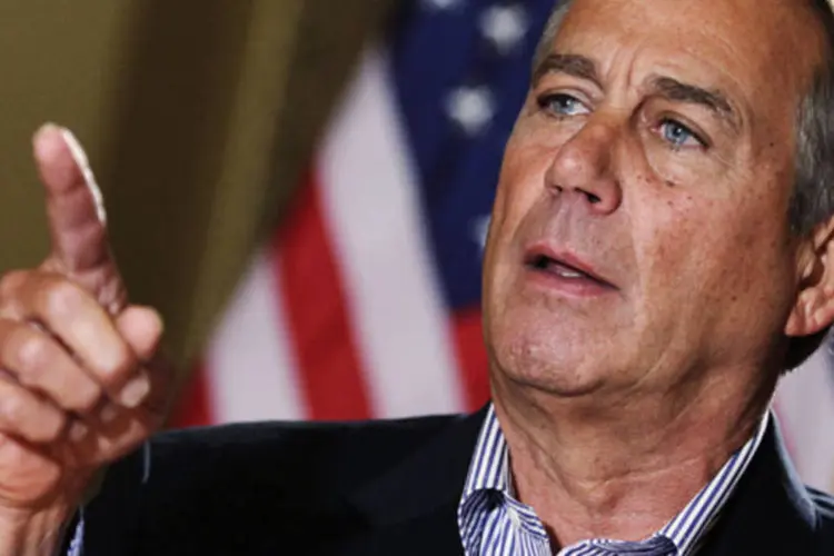 
	John Boehner: presidente da C&acirc;mara dos EUA afirmou que levar&aacute; projeto do Senado para reabrir governo e elevar teto da d&iacute;vida para vota&ccedil;&atilde;o no plen&aacute;rio da C&acirc;mara
 (Yuri Gripas/Reuters)