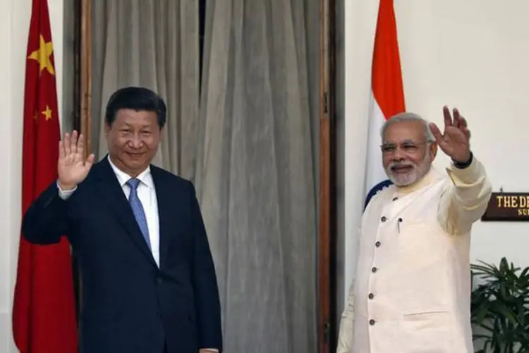 Visita oficial: premiê da Índia, Modi, e presidente chinês, Xi, durante ato em Nova Délhi (Ahmad Masood/Reuters)