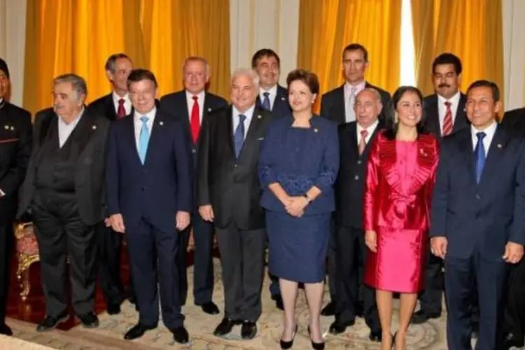 No mesmo dia em que assumiu a presidência do Peru, Ollanta Humala participou de uma reunião extraordinária de chefes de Estado da Unasul, incluindo Dilma Rousseff (Roberto Stuckert Filho/Presidência da República)