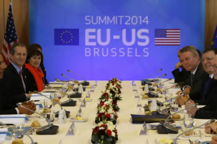 Barack Obama (E), Herman Van Rompuy (3º à direita), e José Manuel Durão Barroso (2º à direita): cúpula consistirá em um almoço de negócios (Yves Herman/Reuters)