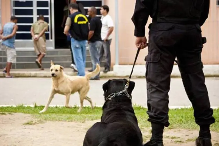 
	Bangu 8, no Rio: uma sindic&acirc;ncia interna foi aberta para apurar a fuga dos presos.
 (Fernando Lemos/VEJA Rio)