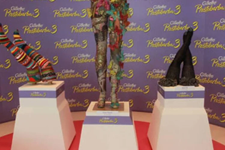 Estilistas serão convidados a criar uma arte em pares de pernas de manequins (Divulgação)
